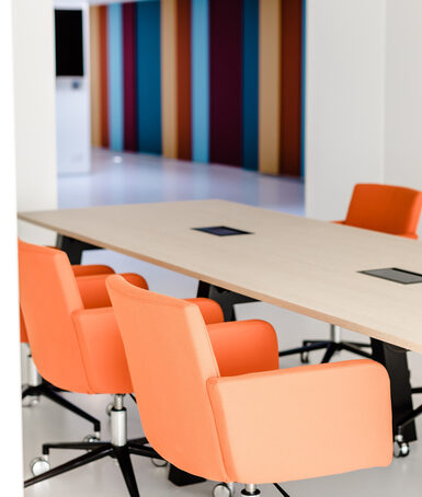 Chaises de conférence ergonomiques détail orange