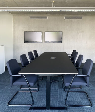 Table de reunion avec chaises de conference ergonomique