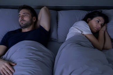 moeilijk slapen met twee in bed